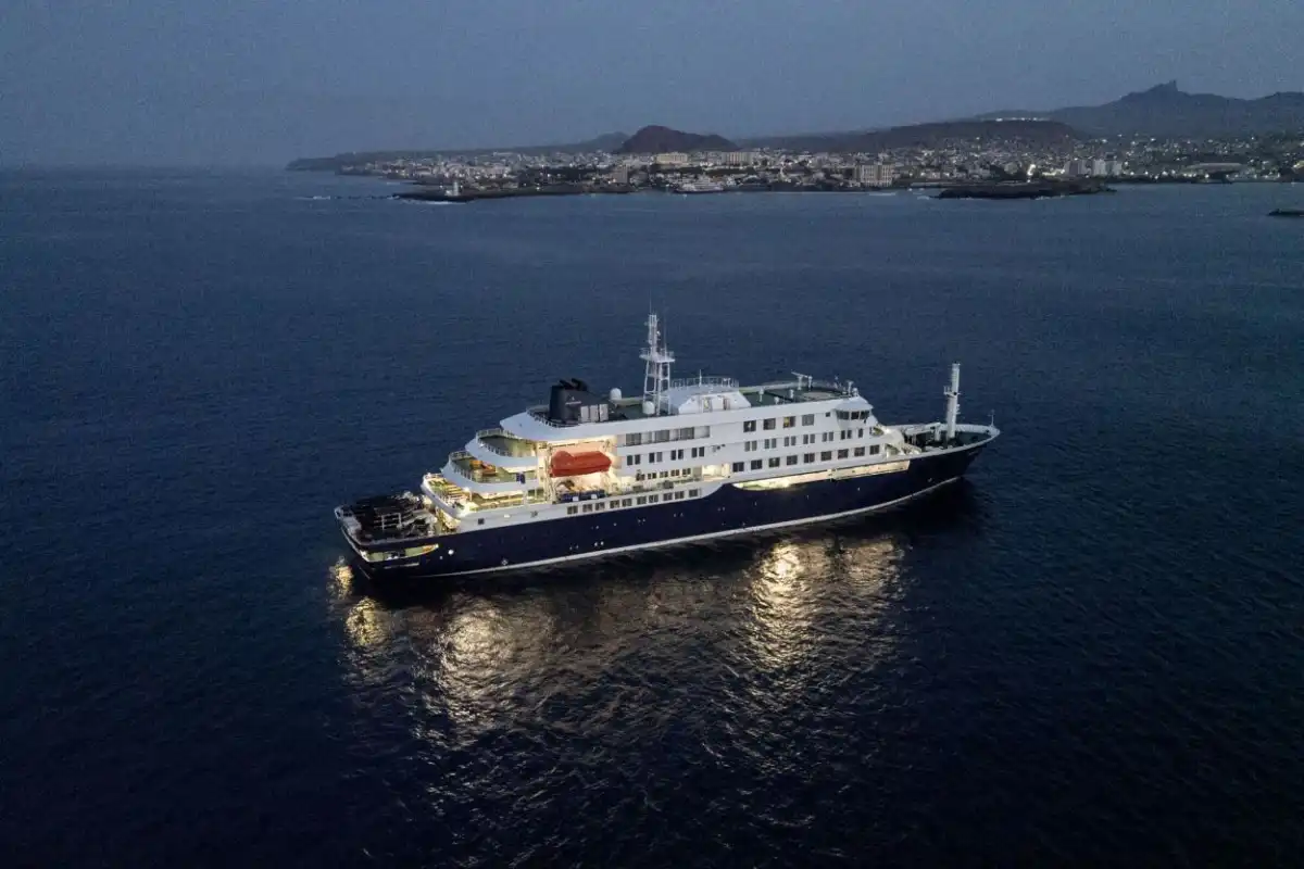 El crucero afectado por el brote de hantavirus partió rumbo a las Islas Canarias