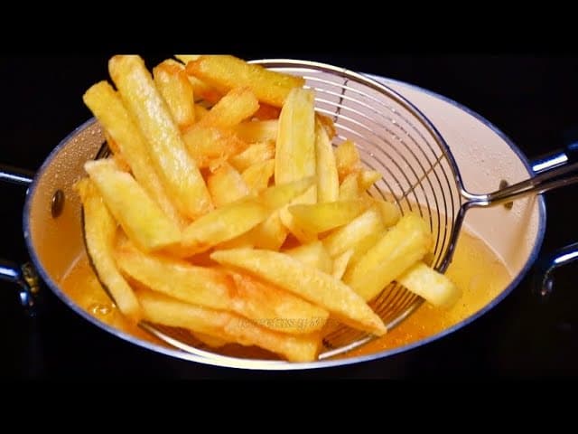Agregar harina a las papas fritas: para qué sirve y por qué lo recomiendan los expertos en cocina